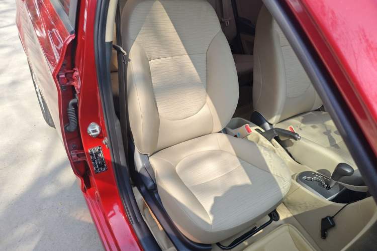 Used Hyundai Verna (older generation) 2014 1.4L Automatic Smart GLS Right Front Seat