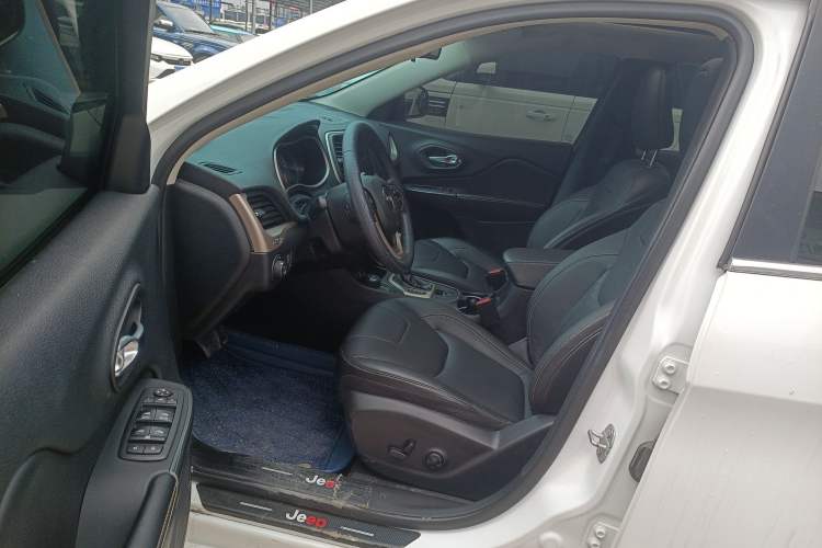 Used Jeep Cherokee 2017 2.4L Professional Smart Edition
