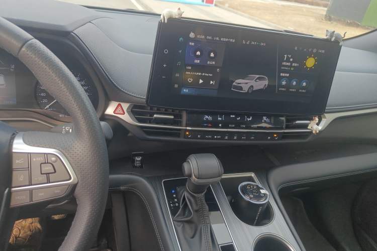 Used Toyota SIENNA 2024 2.5L Hybrid Luxury Edition