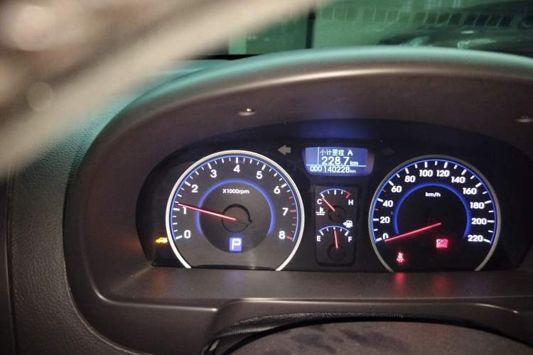 Used Hyundai Celesta 2011 1.6L Automatic Luxury Version Odometer Close Up