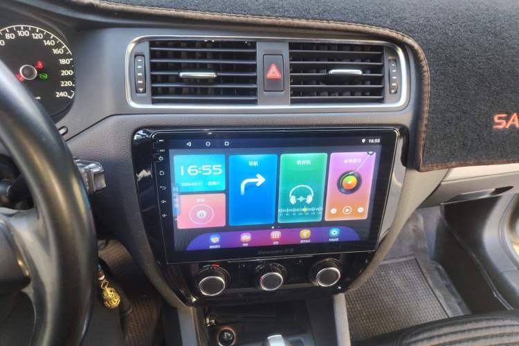 Used Volkswagen Sagitar 2014 1.6L Automatic Comfort Model Audio And AC Panel