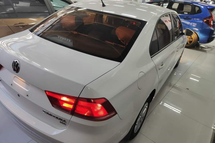 Used Volkswagen Santana 2015 1.6L Manual Fashion Edition
