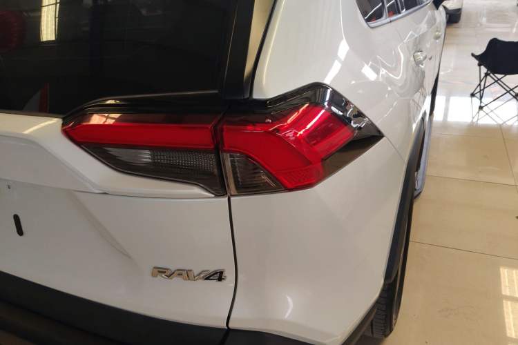 Used Toyota RAV4 2021 2.0L CVT Two-Wheel Drive Fashion Edition
