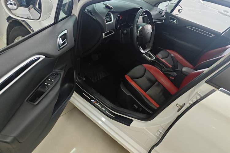 Used Citroen C4L 2015 1.8L Automatic Luxury Edition Interior 3