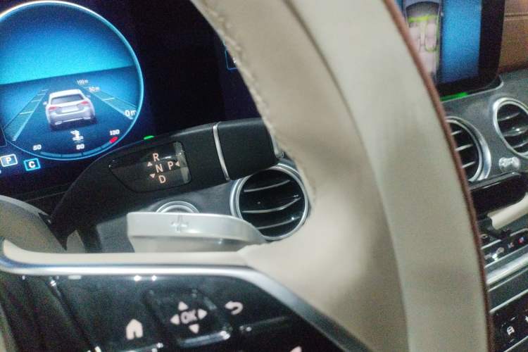 Used Mercedes-Benz E-Class 2022 Second Facelift E 300 L Fashion Edition Gear Lever