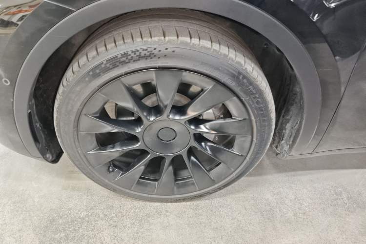 Used Tesla Model Y 2022 Long-Range All-Wheel-Drive Version
