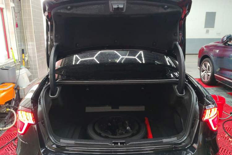 Used Lynk & Co 03 2022 2.0TD DCT JingPro Trunk