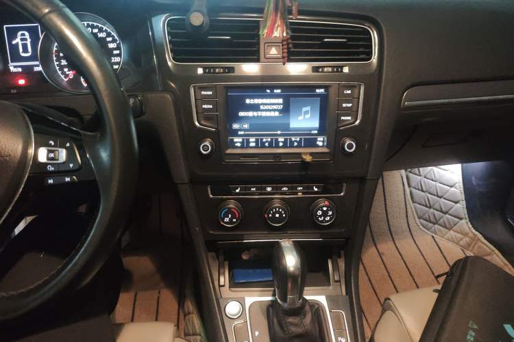 Used Volkswagen Golf 2017 230TSI Automatic Luxury Million-Vehicle Commemorative Edition
