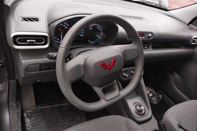 Used Wuling Hongguang New Energy 2024 All-Electric Model 300KM Practical Version
