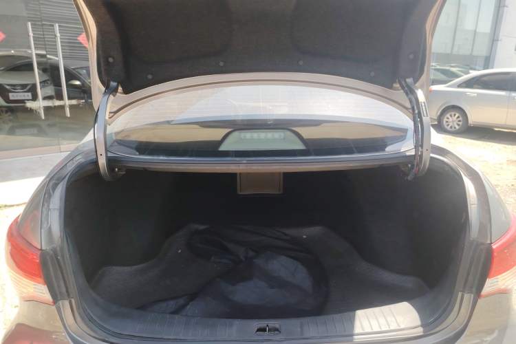 Used Nissan Sylphy 2012 Classic 1.6XE Manual Comfort Edition Trunk