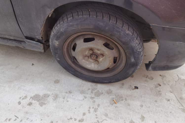 Used Geely Auto Liberty Ship 2012 1.3L Manual Fashion II Right Front Wheel Hub