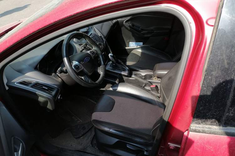 Used Ford Focus 2012 Sedan 1.6L Automatic Fashion Edition