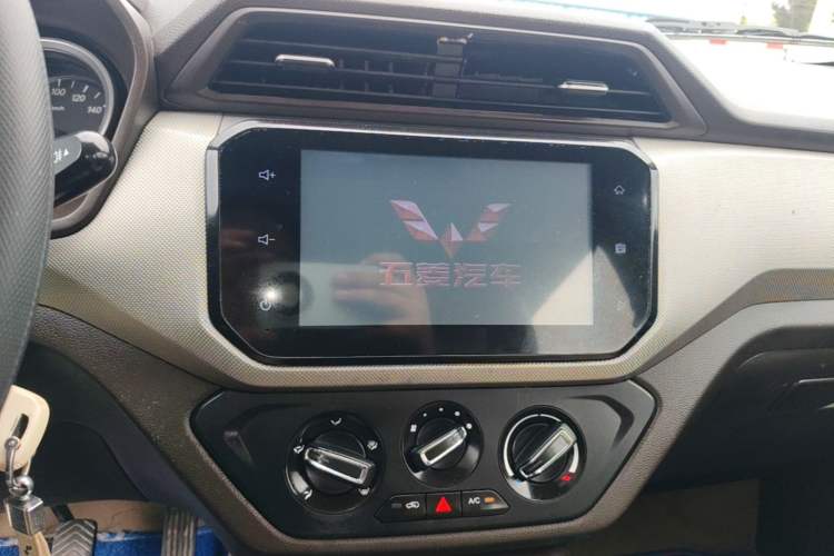 Used Wuling Hongguang 2018 1.5L S Comfort Model L2B Audio And AC Panel