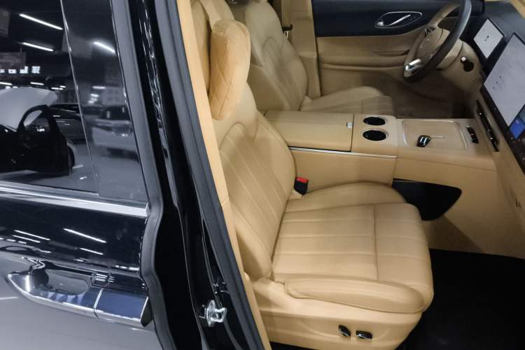 Used VOYAH Dream 2025 PHEV Four-Wheel Drive Excellence Kunpeng Edition