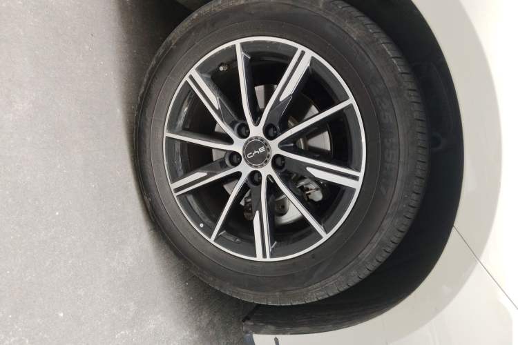 Used BYD Seal 06 New Energy 2025 DM-i Smart Drive 120KM Prestige Model Right Front Wheel Hub