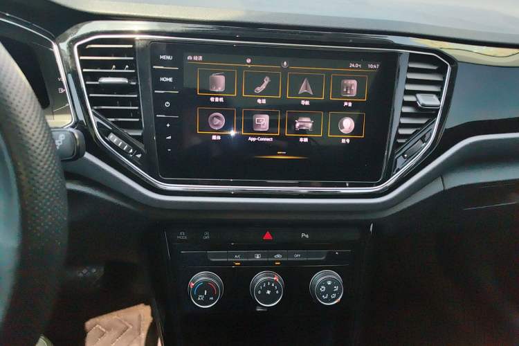 Used Volkswagen T-ROC 2022 280TSI DSG Two-Wheel Drive Comfort PLUS Audio And AC Panel