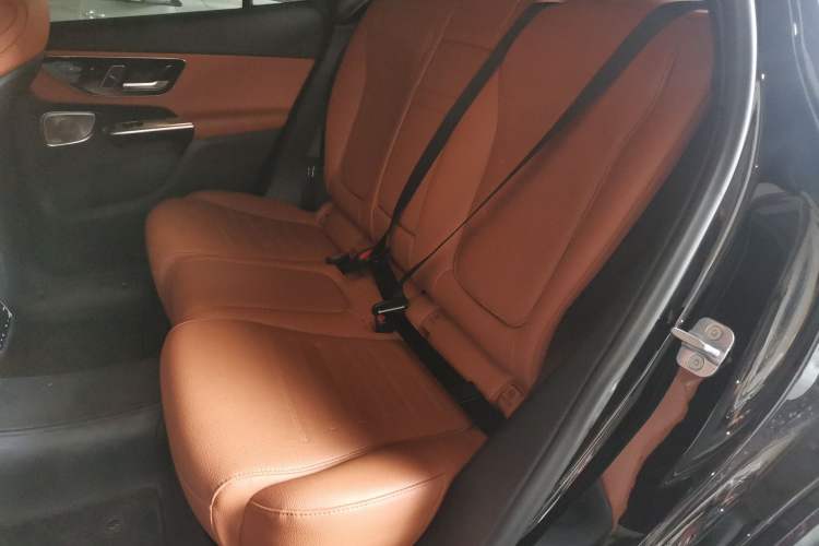 Used Mercedes-Benz GLC 2024 GLC 300 L 4MATIC Luxury Model 5 Seats
