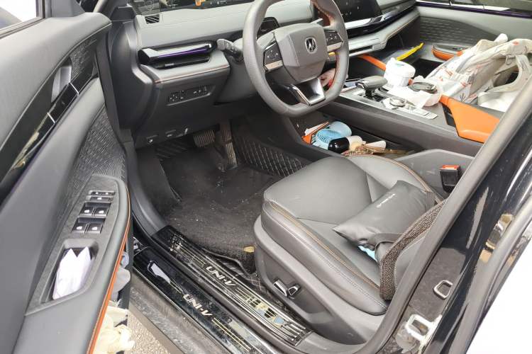 Used Changan UNI-V 2022 1.5T Prestige Version