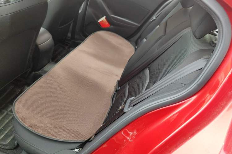 Used Mazda 3 Axela 2016 Sedan 1.5L Automatic Luxury Model
