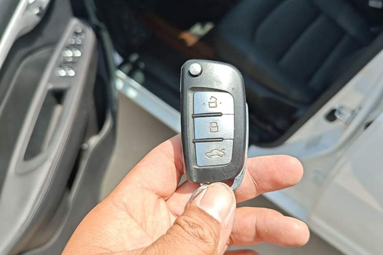 Used Geely Auto Vision 2019 Upgraded Model 1.5L Manual Luxury Version China VI Standard