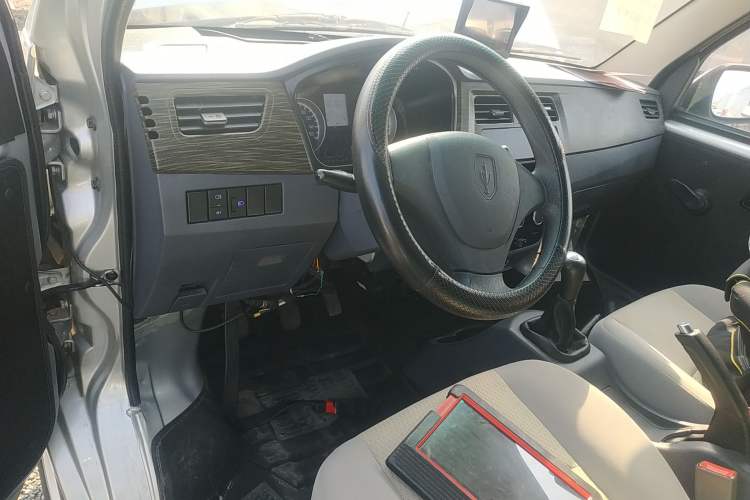 Used Jinbei Hiace X30 2023 1.5L Super-Enjoyment Van 2/5 Seats Non-Air-Conditioned Version SWC15M
