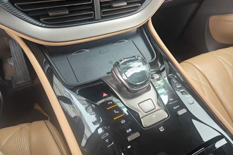 Used Denza D9 2022 EV 620 Prestige Model Gear Lever