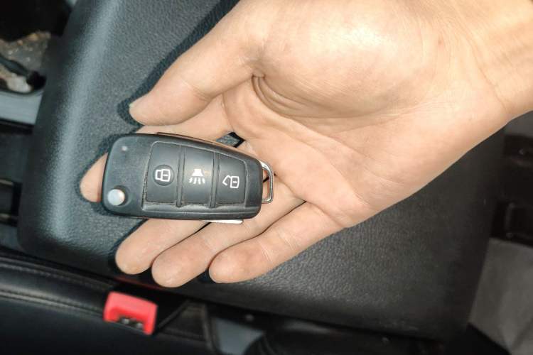 Used JETOUR X70M 2020 Revised 1.5T Manual Partner Version 5-Seater Interior 1