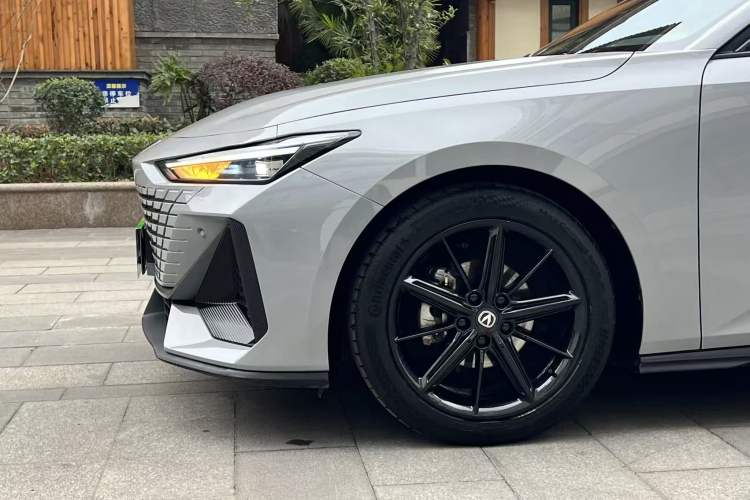 Used CHANGAN UNI-V 2022 1.5T Prestige Version
