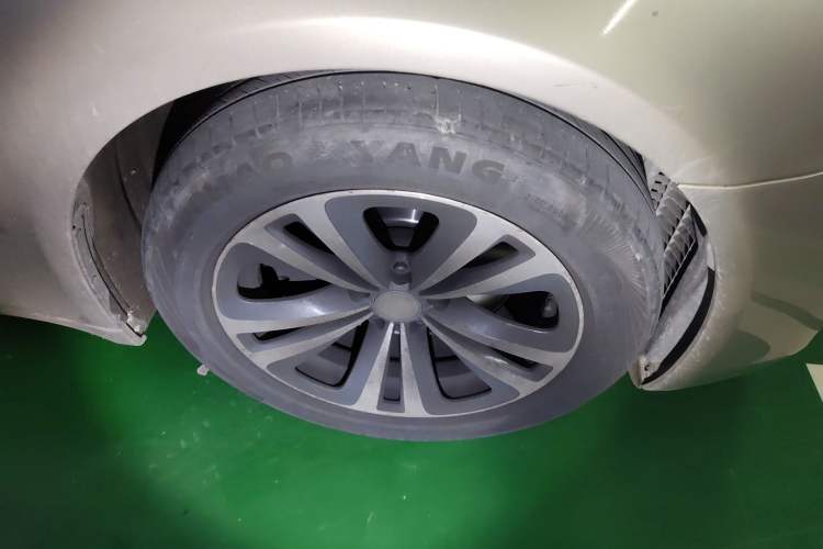 Used BMW 7 Series 2011 730Li Elegant Model Right Front Wheel Hub