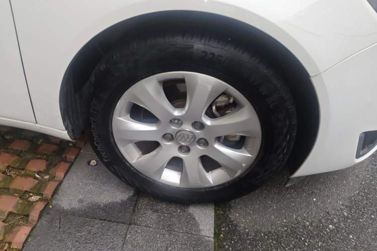 Used Buick Regal 2015 1.6T Leading Technology Model Right Front Wheel Hub