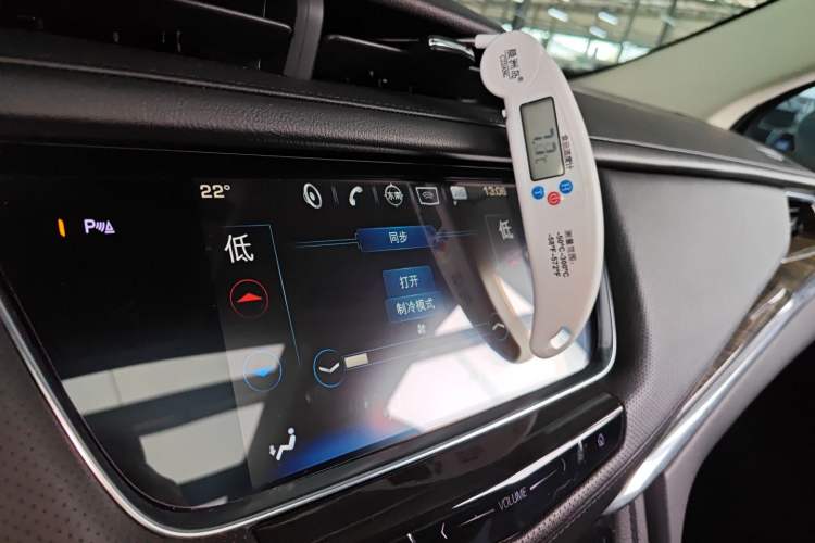 Used Cadillac XT5 2016 28T Four-Wheel Drive Luxury Model Audio And AC Panel