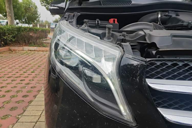 Used Mercedes-Benz V-Class 2021 V 260 Avantgarde Edition
