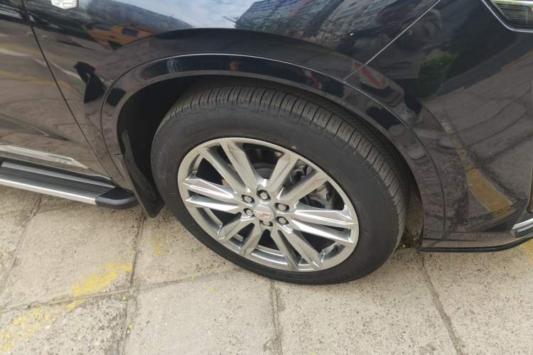 Used Cadillac XT6 2021 2.0T 7-Seater Four-Wheel Drive Luxury Version Right Front Wheel Hub