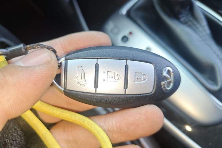 Used Infiniti QX60 2014 2.5 S/C Hybrid Two-Wheel Drive Excellence Edition Vehicle Key