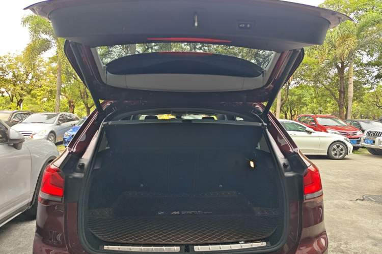 Used BMW X1 2020 sDrive25Li Leading Model Trunk