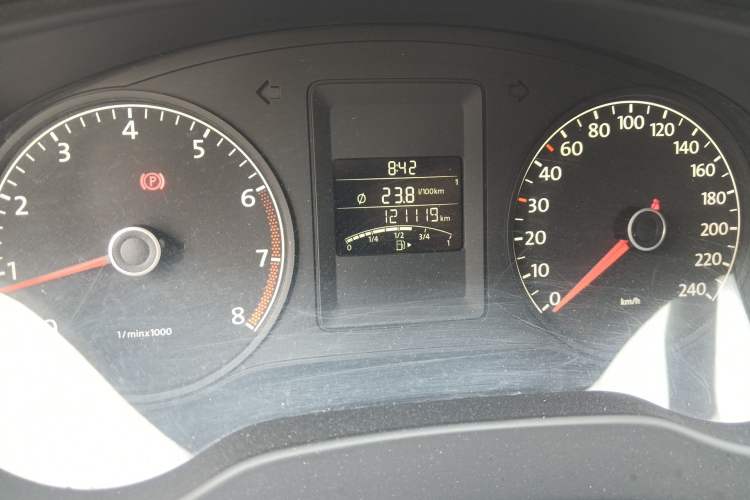 Used Volkswagen Sagitar 2012 1.6L Manual Comfort Model Odometer Close Up