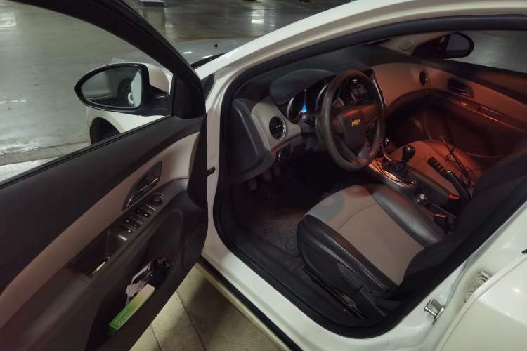 Used Chevrolet Cruze 2013 1.6L SL Sunroof Edition MT
