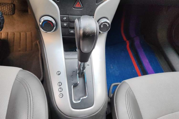 Used Chevrolet Cruze 2009 1.8L SE AT Gear Lever
