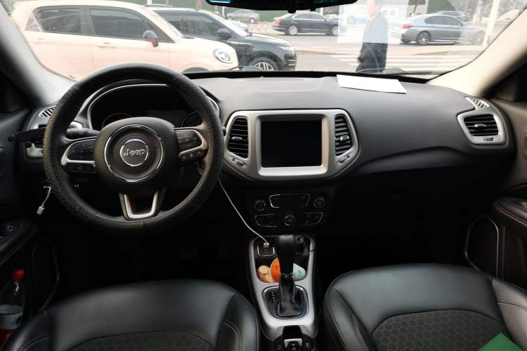 Used Jeep Compass 2020 220T Automatic Leading Edition
