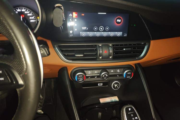 Used Alfa Romeo Giulia 2021 2.0T 280HP Luxury Edition
