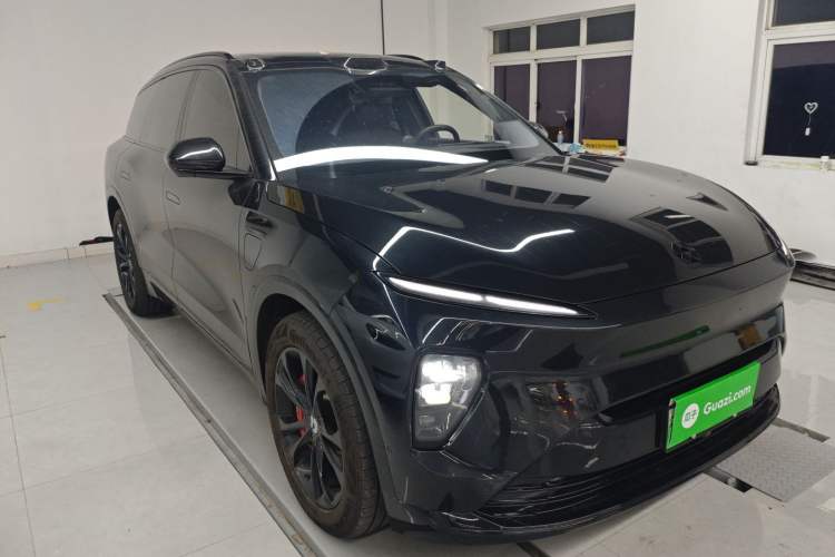 Used Nio ES8 2023 75 kWh Front Right 45 Deg