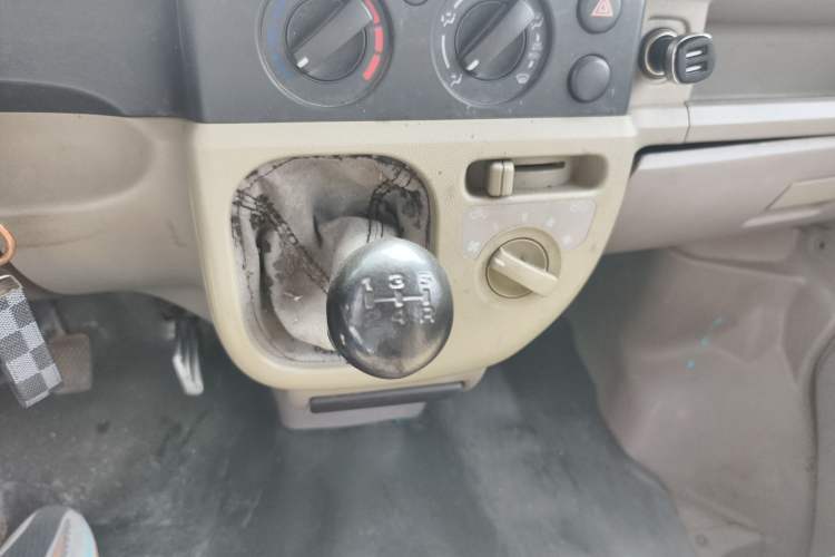 Used Suzuki Landy 2010 1.2L Manual Comfort Version – Sunshine Edition
