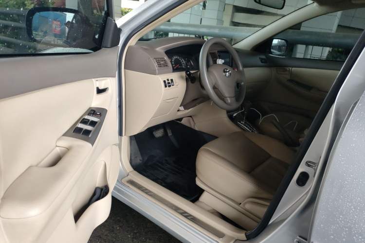 Used Toyota Corolla EX 2011 1.6L Automatic Luxury Edition
