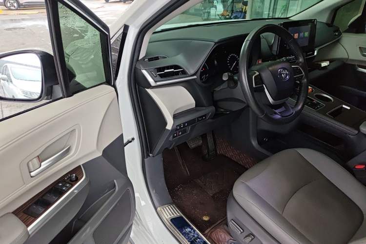 Used Toyota SIENNA 2021 2.5L Hybrid Luxury Edition Driver Seat