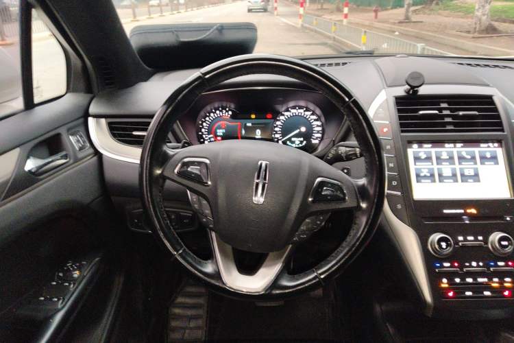 Used Lincoln MKC 2017 2.0T Two-Wheel Drive Deluxe Edition