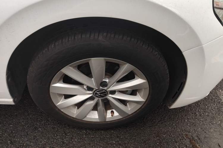 Used Volkswagen Bora 2021 1.5L Automatic Comfort Smart Connect Edition Right Front Wheel Hub