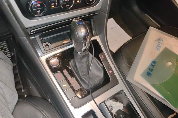 Used Volkswagen Passat 2014 1.8TSI DSG Prestige Edition Gear Lever