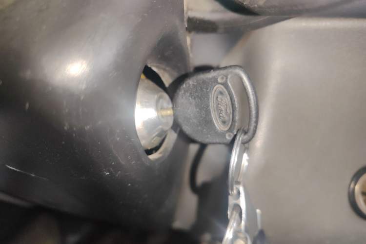 Used Ford Classic Transit 2015 2.8T Diesel Multi-Function Vehicle Short Wheelbase 6-Seater Mid-Roof Edition JX493ZLQ4