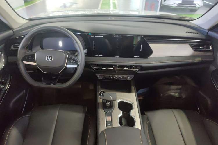 Used Changan X7 PLUS 2024 1.5T Automatic Luxury 7-Seater
