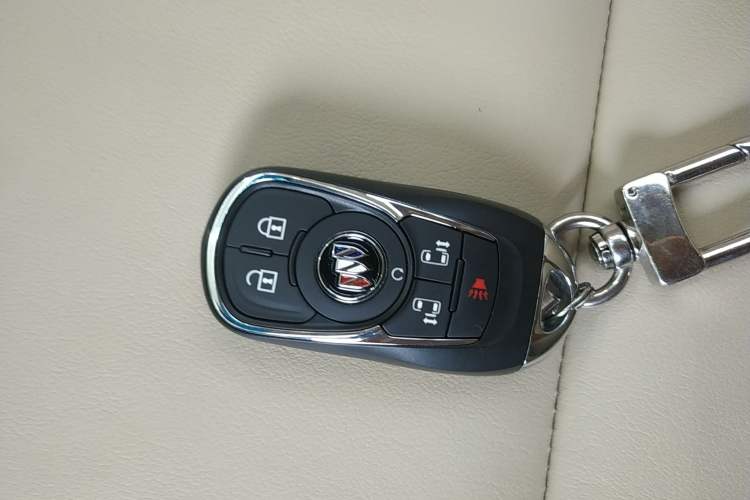 Used Buick GL8 2022 ES Landtrek 653T Luxury Edition
